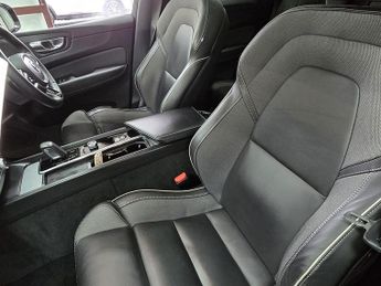 Volvo XC60 B4 MHEV R-Design