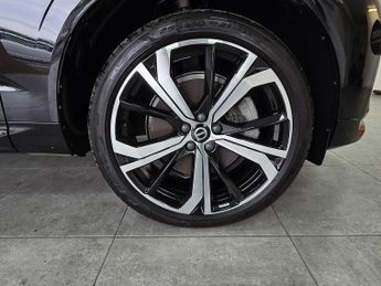 Volvo XC60 B4 MHEV R-Design