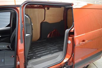 Ford Transit Connect 1.5 250 EcoBlue Active Panel Van 5dr Diesel Auto L2 Euro 6 (s/s)