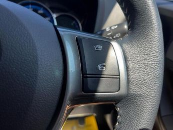 Toyota Yaris HYBRID ICON