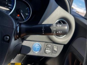 Toyota Yaris HYBRID ICON