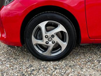Toyota Yaris HYBRID ICON