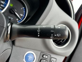 Toyota Yaris HYBRID ICON