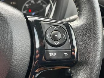 Toyota Yaris VVT-I ICON TECH