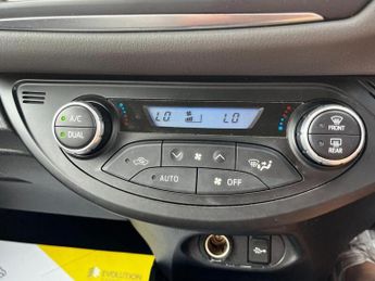 Toyota Yaris VVT-I ICON TECH