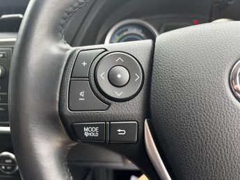 Toyota Auris VVT-h Icon Plus