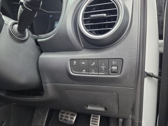 Hyundai KONA 64kWh Premium SE SUV 5dr Electric Auto (7kW Charger) (204 ps)