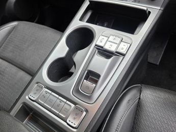 Hyundai KONA 64kWh Premium SE SUV 5dr Electric Auto (7kW Charger) (204 ps)