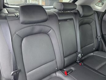 Hyundai KONA 64kWh Premium SE SUV 5dr Electric Auto (7kW Charger) (204 ps)