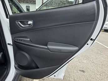 Hyundai KONA 64kWh Premium SE SUV 5dr Electric Auto (7kW Charger) (204 ps)