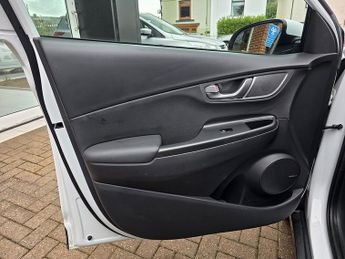 Hyundai KONA 64kWh Premium SE SUV 5dr Electric Auto (7kW Charger) (204 ps)