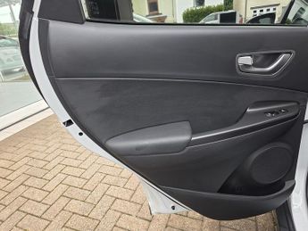 Hyundai KONA 64kWh Premium SE SUV 5dr Electric Auto (7kW Charger) (204 ps)