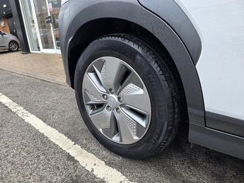 Hyundai KONA 64kWh Premium SE SUV 5dr Electric Auto (7kW Charger) (204 ps)