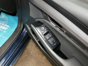 Mazda Mazda3 SKYACTIV-G MHEV Sport Lux