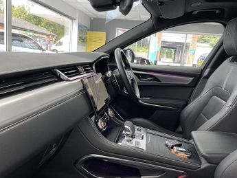 Jaguar F-PACE P400e R-Dynamic SE