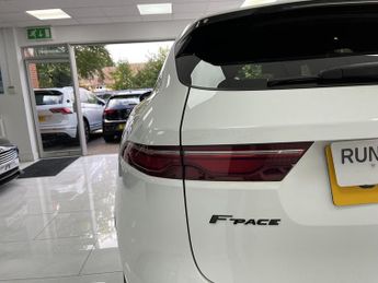 Jaguar F-PACE P250i R-Dynamic S
