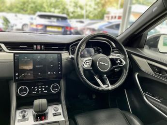 Jaguar F-PACE P250i R-Dynamic S