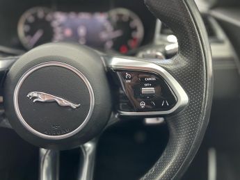 Jaguar F-PACE P250i R-Dynamic S