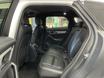 Jaguar F-PACE P250i R-Dynamic S