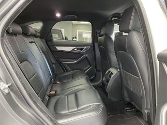 Jaguar F-PACE P250i R-Dynamic S