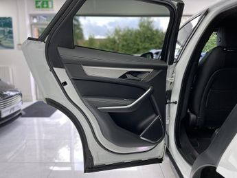 Jaguar F-PACE P250i R-Dynamic S