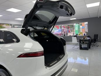 Jaguar F-PACE P250i R-Dynamic S