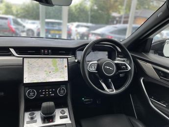 Jaguar F-PACE P400e R-Dynamic SE