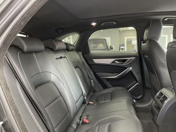 Jaguar F-PACE P400e R-Dynamic SE