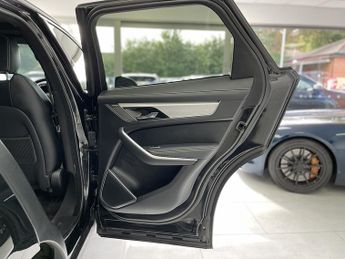 Jaguar F-PACE P400e R-Dynamic SE