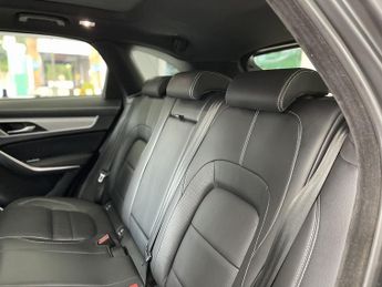 Jaguar F-PACE P400e R-Dynamic SE