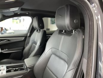 Jaguar F-PACE P400e R-Dynamic SE