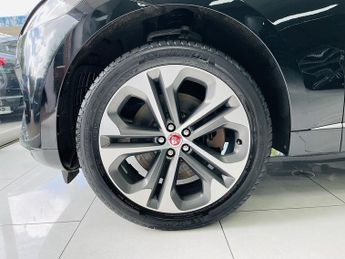 Jaguar F-PACE P400e R-Dynamic SE