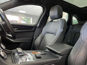 Jaguar F-PACE P400e R-Dynamic HSE