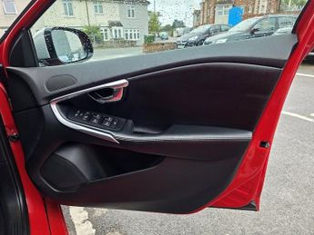 Volvo V40 1.6 D2 R-Design Hatchback 5dr Diesel Powershift Euro 5 (s/s) (11