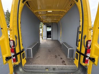 Renault Master ZE 31 33kWh Business Panel Van 5dr Electric Auto FWD LWB Medium 