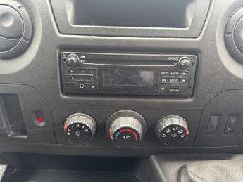Renault Master ZE 31 33kWh Business Panel Van 5dr Electric Auto FWD LWB Medium 