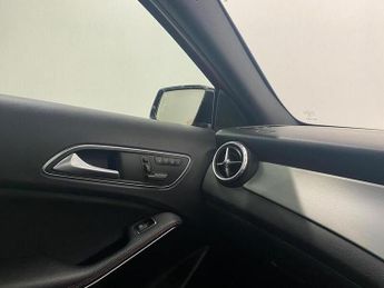 Mercedes-Benz GLA GLA 2.0 GLA250 AMG Line 7G-DCT 4MATIC Euro 6 (s/s) 5dr