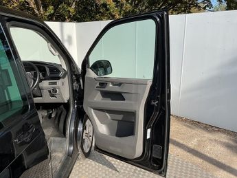 Volkswagen Transporter TDI SE Shuttle LWB DSG