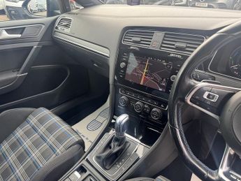 Volkswagen Golf TSI GTE Advance