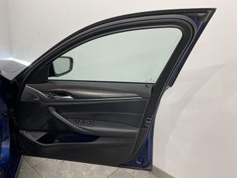 BMW 5 Series 2.0 520d MHT M Sport Saloon 4dr Diesel Hybrid Steptronic xDrive 