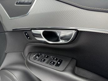 Volvo XC90 B6 MHEV R-Design