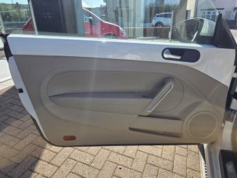 Volkswagen Beetle 1.2 TSI Design Cabriolet 2dr Petrol DSG Euro 5 (105 ps)