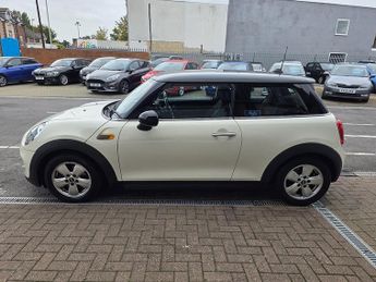 MINI Hatch 1.5 Cooper Hatchback 3dr Petrol Auto Euro 6 (s/s) (136 ps)