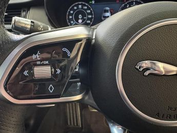 Jaguar E-PACE P300e R-Dynamic HSE