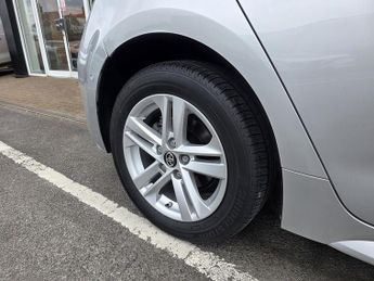 Toyota Corolla 1.8 VVT-h Icon Tech Hatchback 5dr Petrol Hybrid CVT Euro 6 (s/s)