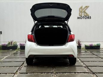 Toyota Yaris 1.33 Dual VVT-i Design Hatchback 5dr Petrol Multidrive S Euro 6 