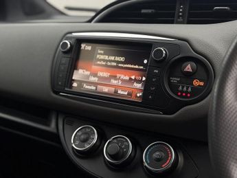 Toyota Yaris 1.33 Dual VVT-i Design Hatchback 5dr Petrol Multidrive S Euro 6 