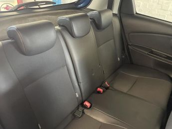 Toyota Yaris VVT-h Excel