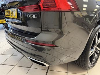 Volvo XC60 B5 MHEV R-Design