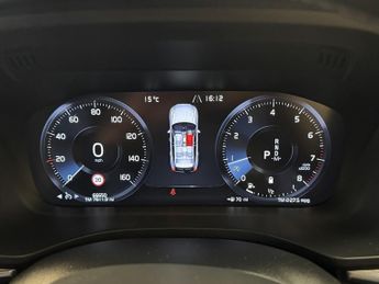 Volvo XC60 B5 MHEV R-Design